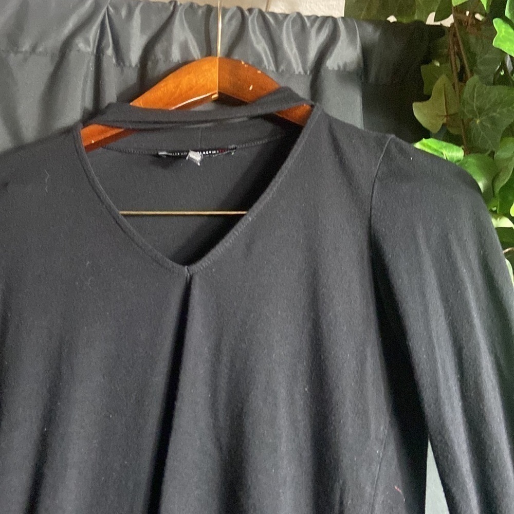 White House Black House Knit Black Vneck shirt​ - Picture 5 of 10